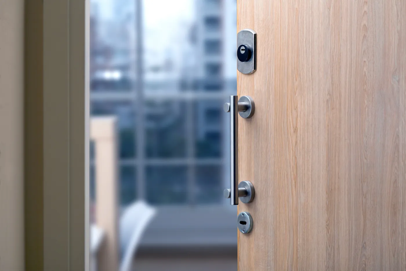 Serrure multipoints et points de condamnation sur une porte en Seine-Saint-Denis